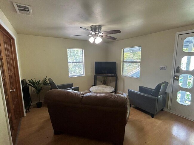 Foto del edificio - 4812 Avenue G Ave