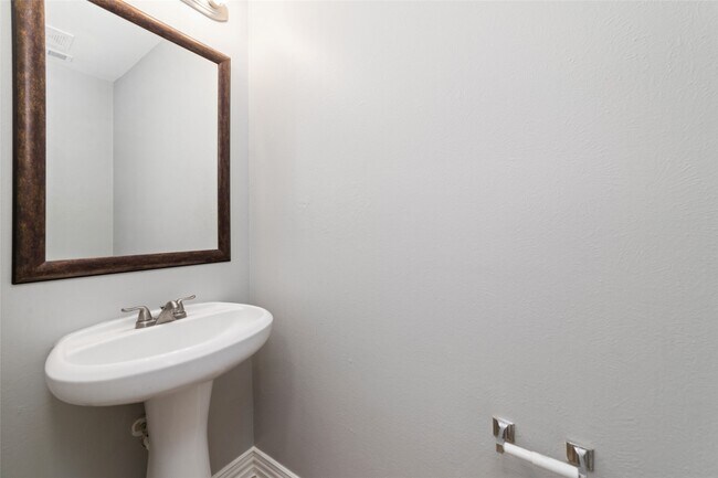 Building Photo - 12418 Magnolia Canyon