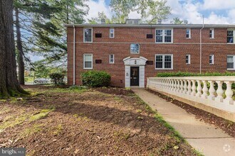 Building Photo - 100 N George Mason Dr