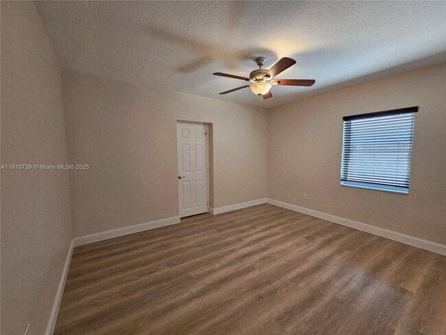 Foto del edificio - 18380 NE 21st Pl