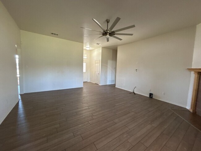 Building Photo - 10105 Diana Dr