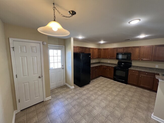 Foto del edificio - 1221 Briar Rose Ln