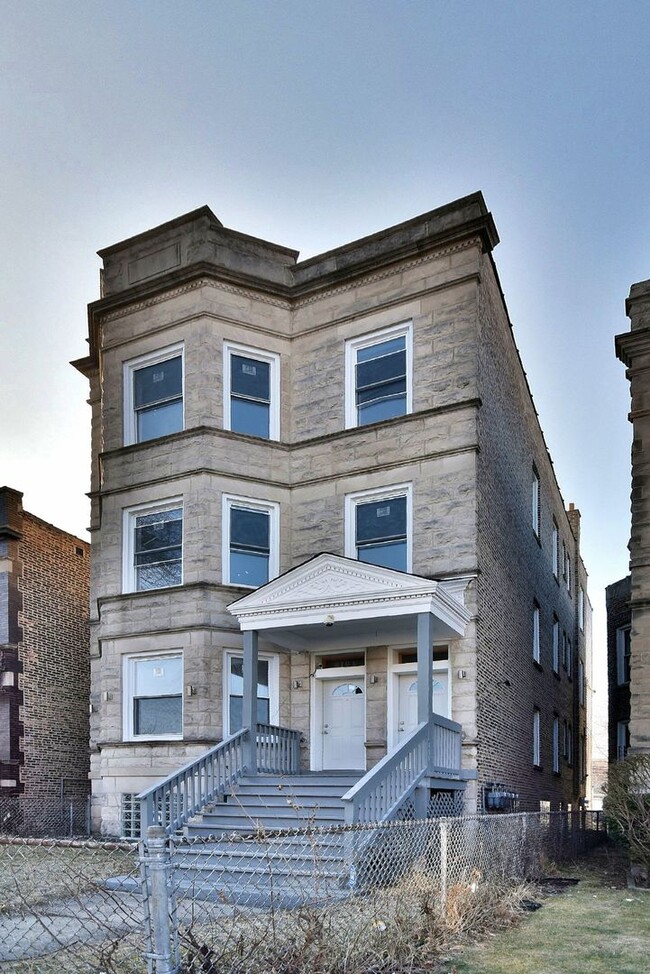 Building Photo - 4105 W 21st Pl