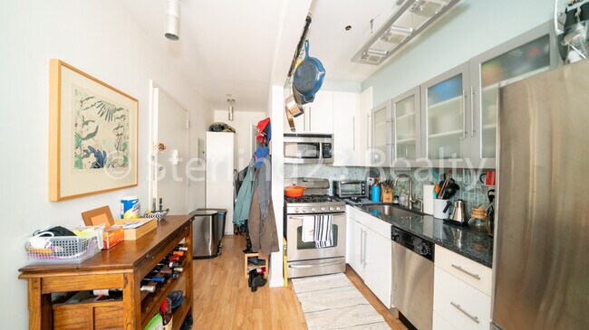 Foto del edificio - 2715 27th St