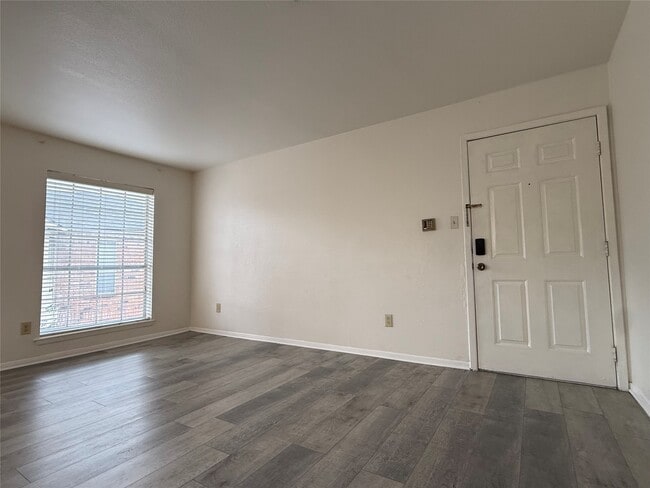 Building Photo - 2626 Holly Hall St