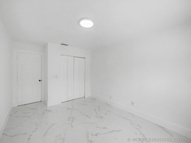 Building Photo - 8464 Lakepoint Ct