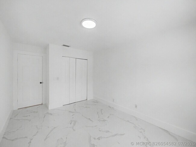 Foto del edificio - 8464 Lakepoint Ct