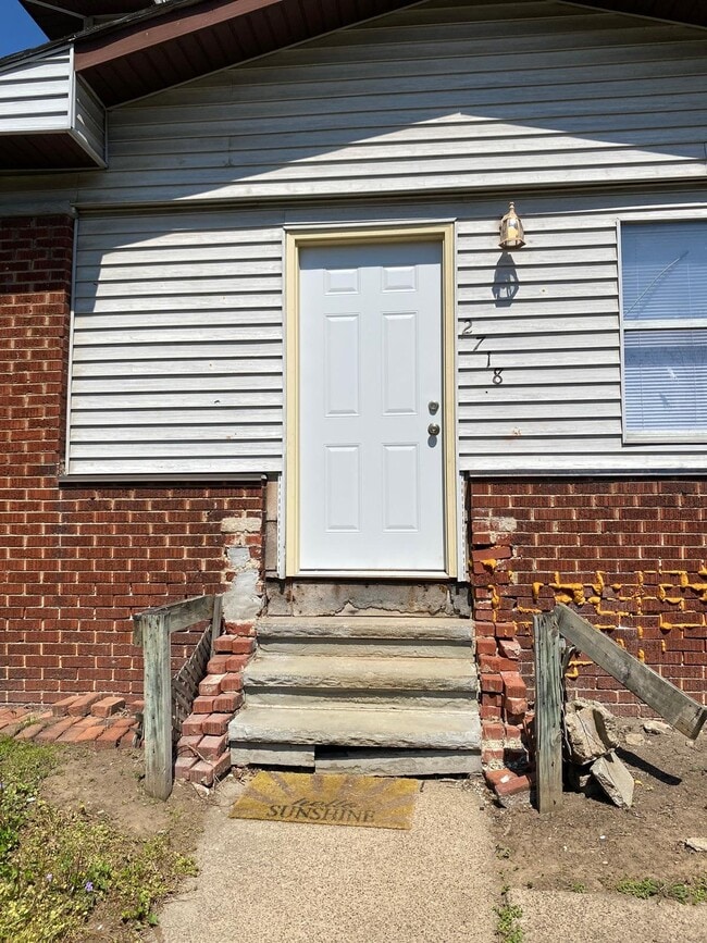 Building Photo - 2718 Highlawn Ave