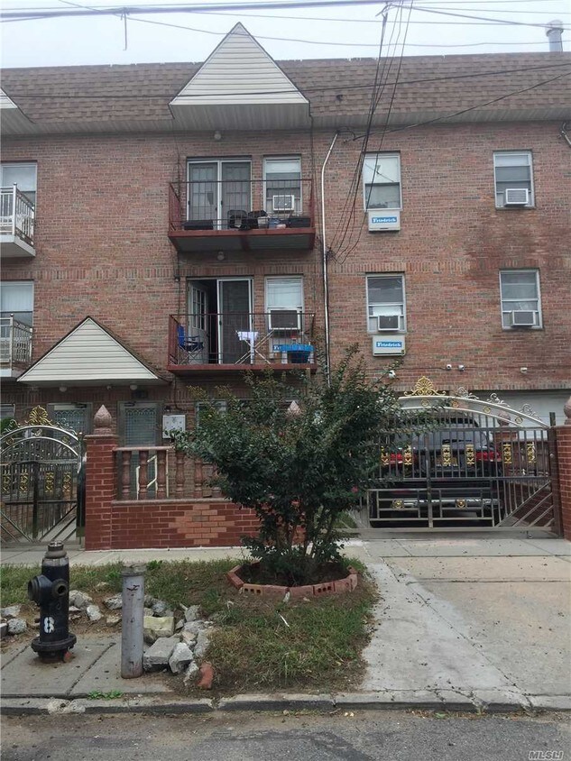 Primary Photo - 93-26 197th St