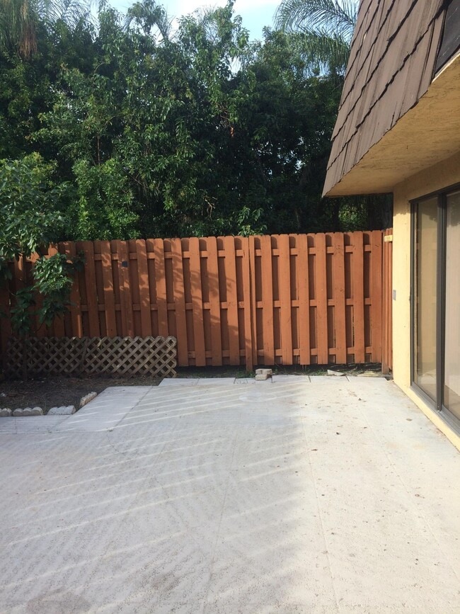 Building Photo - 5945 SE Windsong Ln