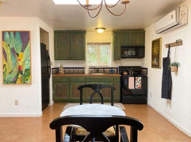 Cocina - 2648 E Drachman St