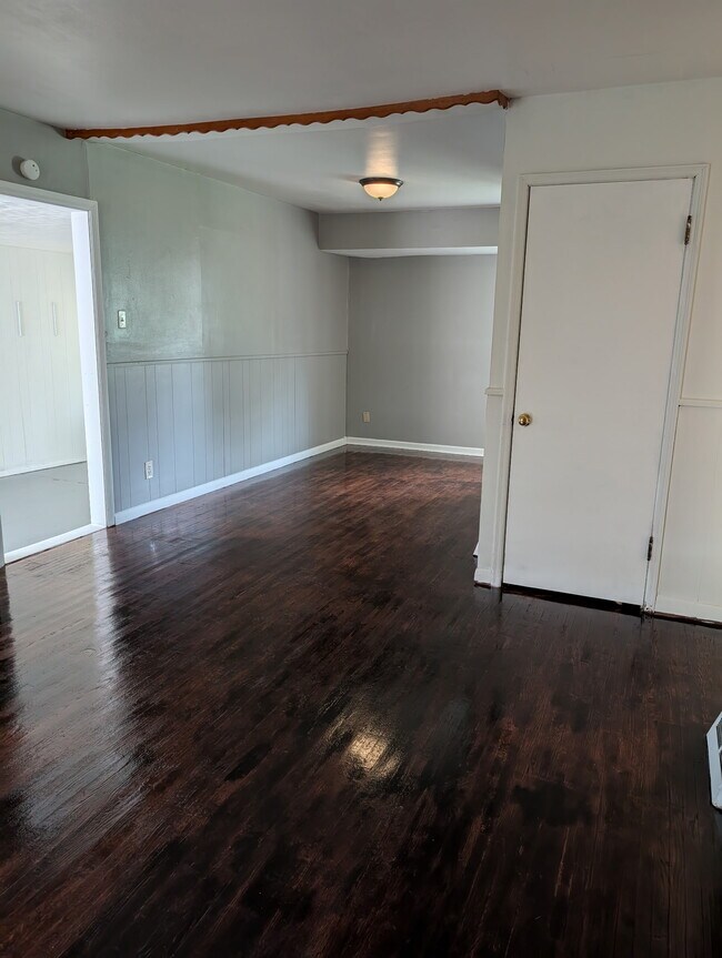 Photo - 315 Banff Cir House