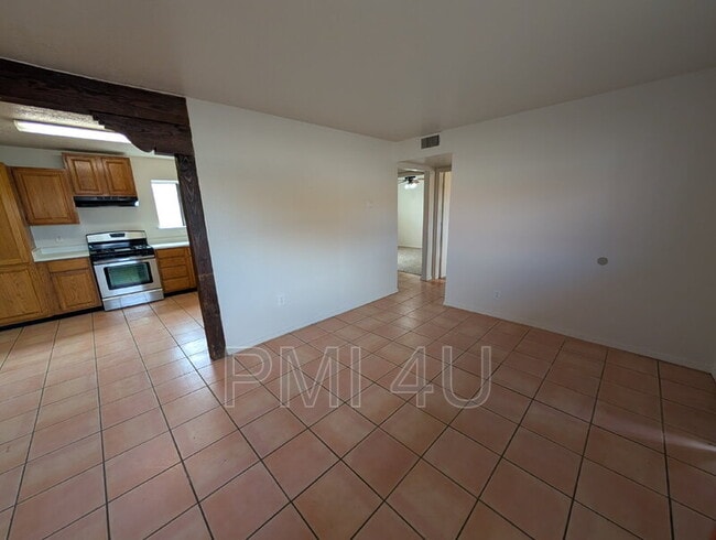 Foto del edificio - 118 S Main St