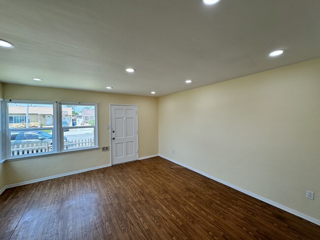 Living Room - 5316 Pacific Pl