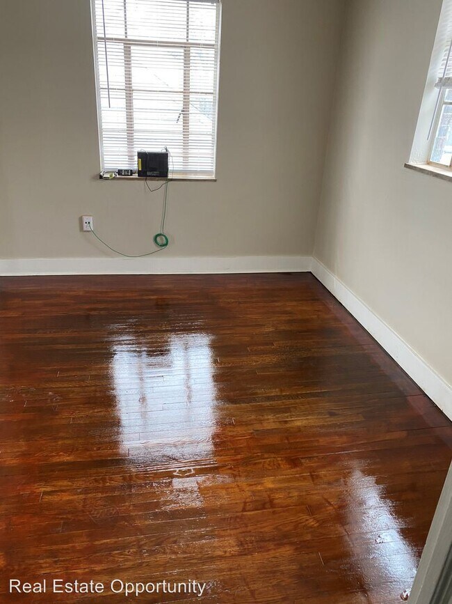 Building Photo - 1177 Lilley Ave