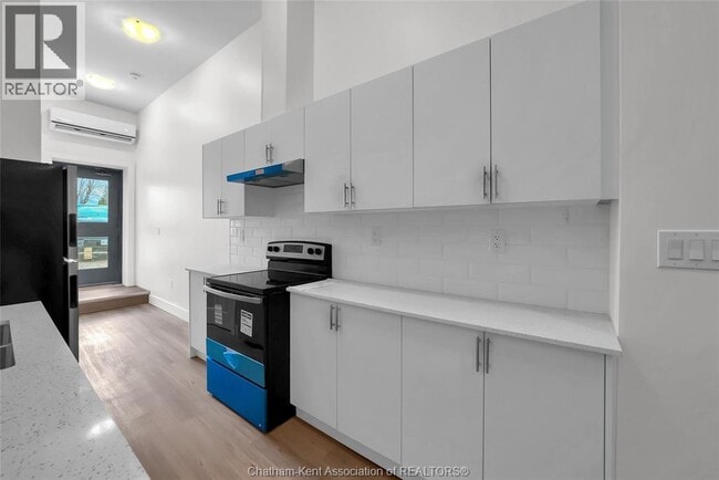 Building Photo - 131 Main St