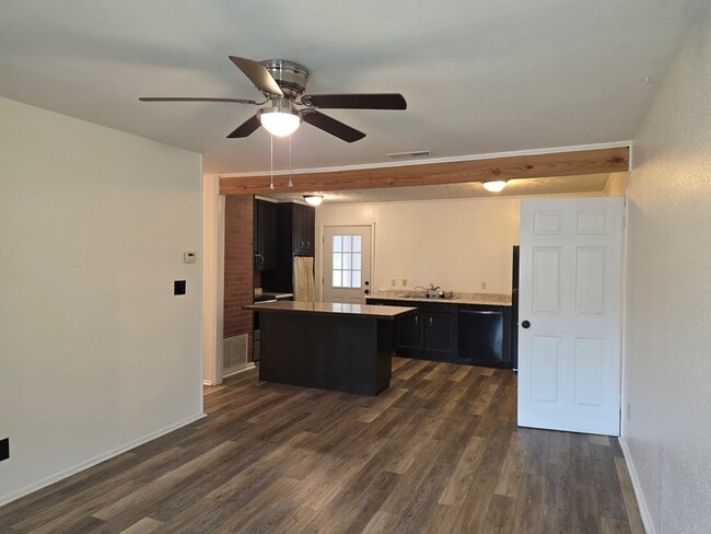 Foto del edificio - 221 Miller St