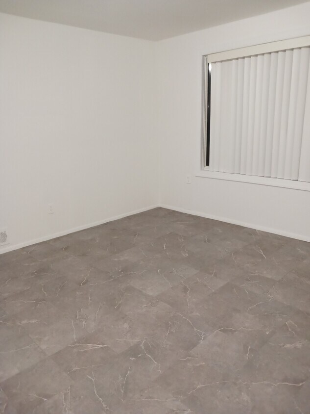 Living Room - 32 Morgan Ln