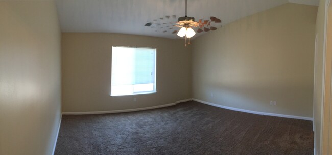 Building Photo - Home for rent Sanger Ca