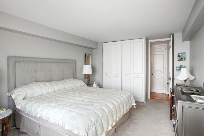 Foto del edificio - 1440 N Lake Shore Dr