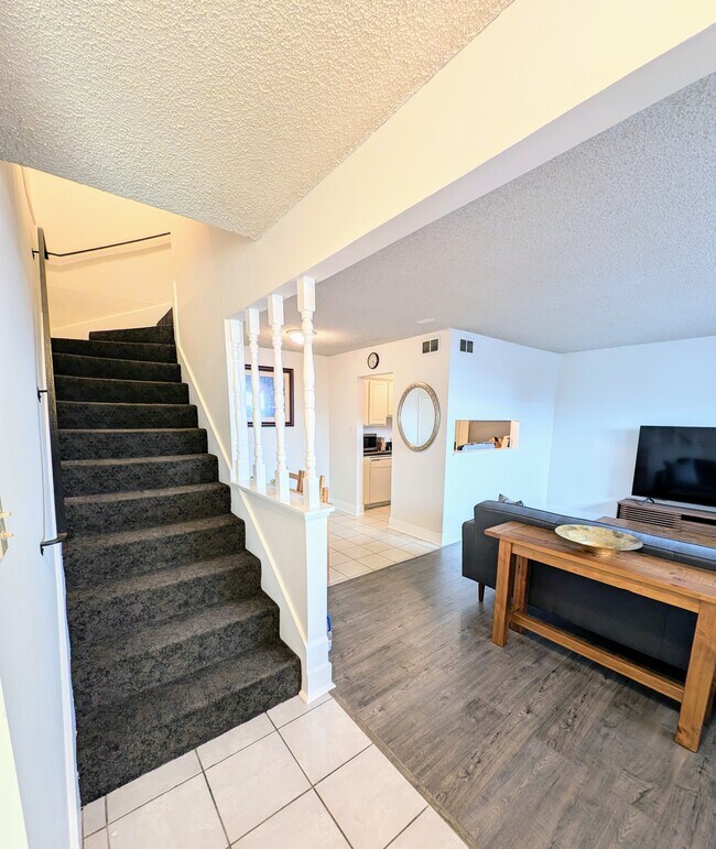 Building Photo - 1405 Del Rio Cir