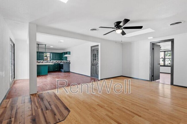 Building Photo - 216 S Ave D