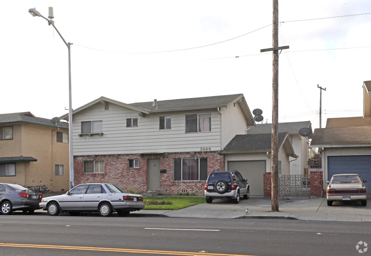 Building Photo - 3444 Monroe St
