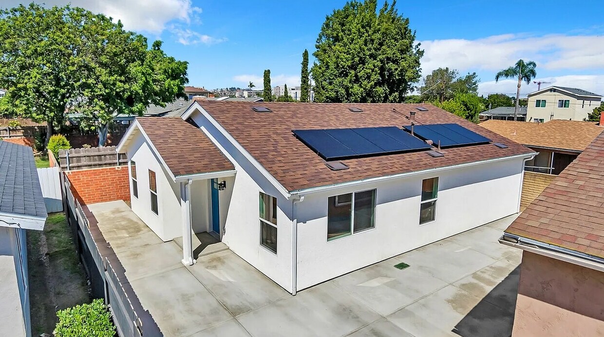 Primary Photo - 4 bed 3 bath Prime Location! (Lease out, pending signatures. Check back in a few days!)