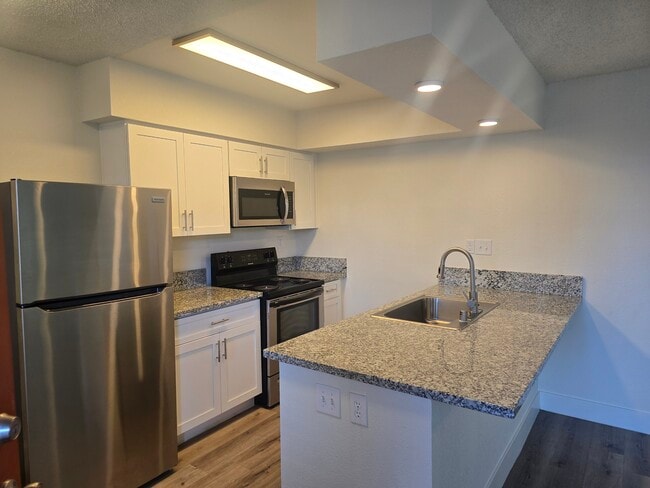 Open Kitchen - Courtyard 525