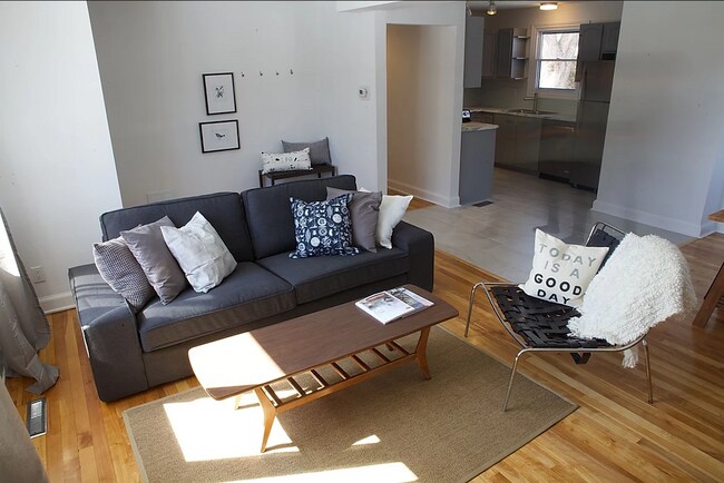 Photo du bâtiment - 19 Meadowlands Dr W