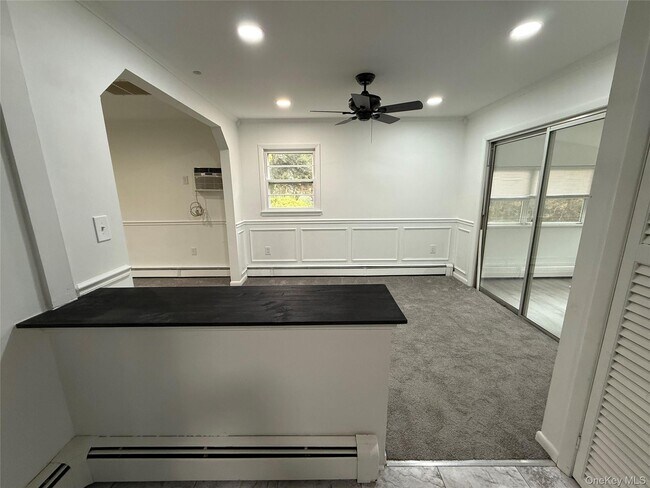 Foto del edificio - 487 N Elting Corners Rd