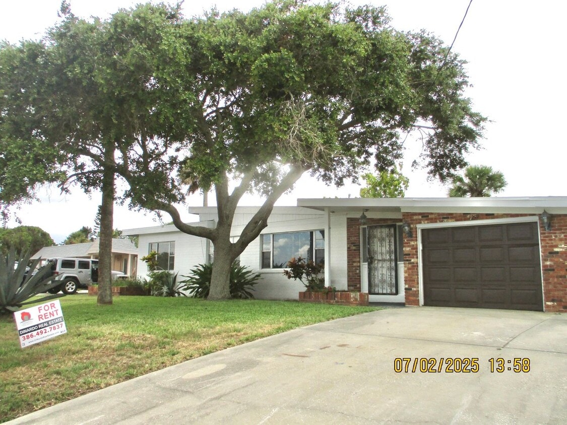 Spacious 3-Bedroom, 2-Bathroom Home in Des... - Spacious 3-Bedroom, 2-Bathroom Home in Des...