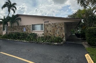 Building Photo - 6040 SW 26th St
