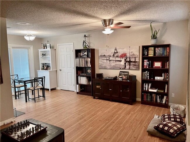 Building Photo - Duplex Blocks from Downtown and Town Lake