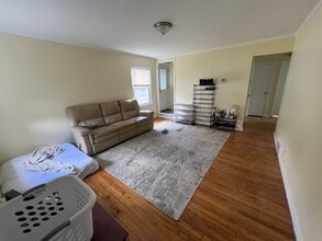 Building Photo - 237 Wardwell Rd