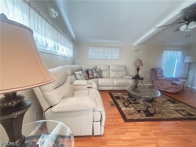 Foto del edificio - 611 Sunset Ln