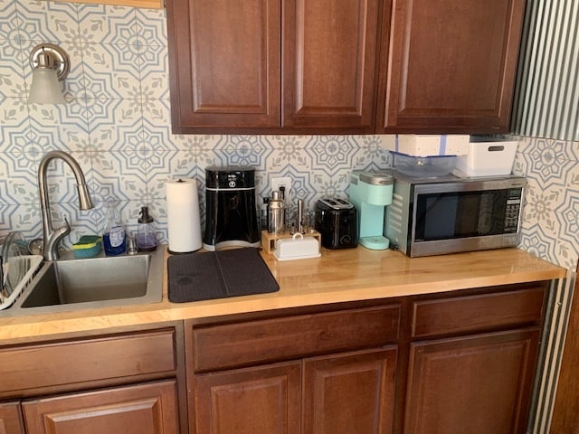 Building Photo - 3360 N Oakland Ave