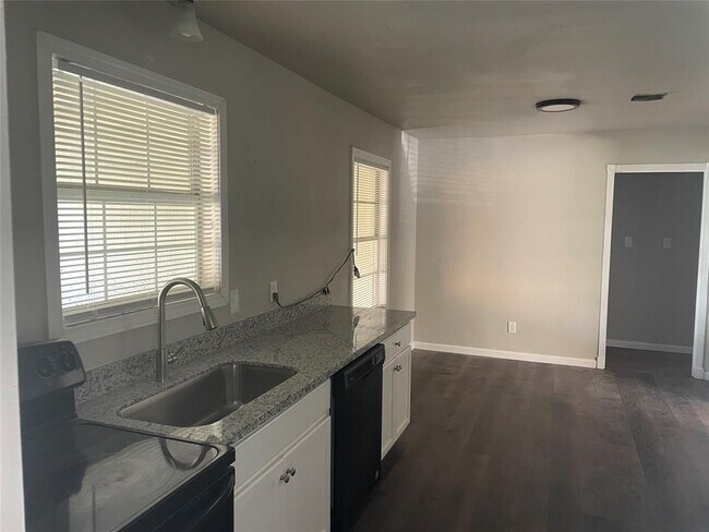 Foto del edificio - 8535 Rockhill St