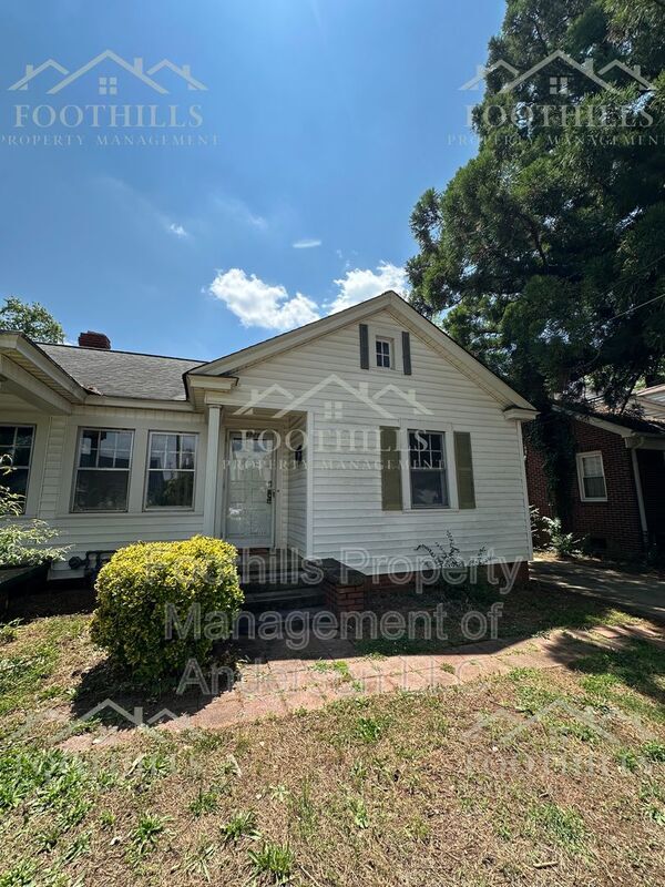 Foto del edificio - 611 Bonham Ct