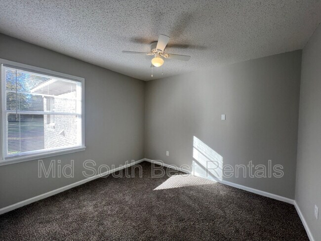 Foto del edificio - 4733 Hodge Rd