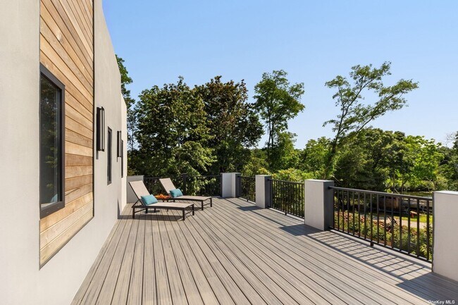 Foto del edificio - 1001 Peconic Bay Blvd
