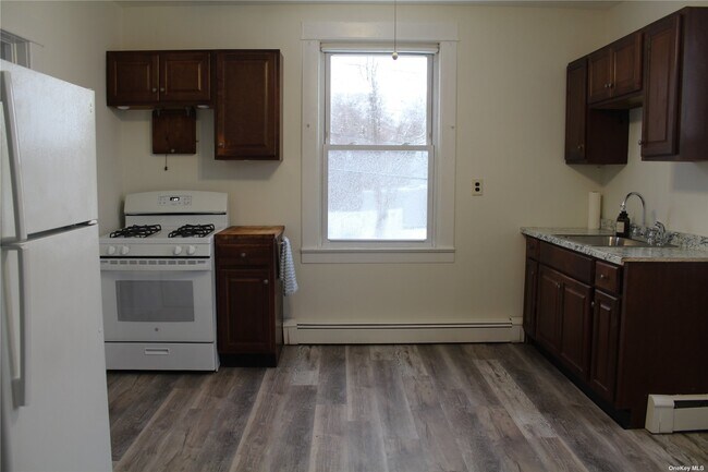 Building Photo - 64 Old Dock Rd