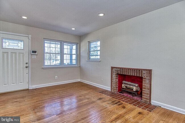 Foto del edificio - 3271 Annandale Rd