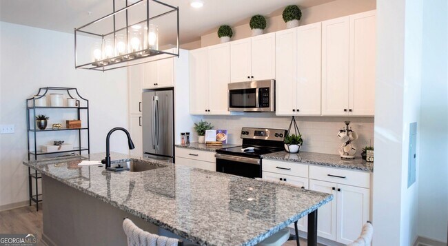 Building Photo - 2250 Oak Rd SW