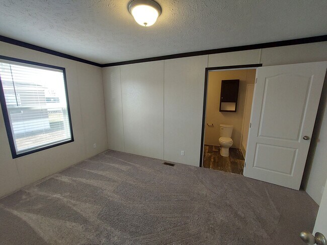 Building Photo - 3437 Bissell Rd