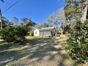 Building Photo - 1100 NW 42nd Ave