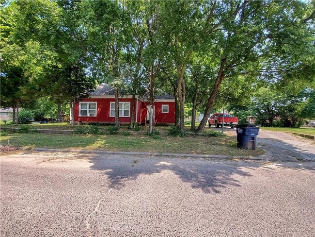 Building Photo - 2 bed 1 bathroom home in Shawnee