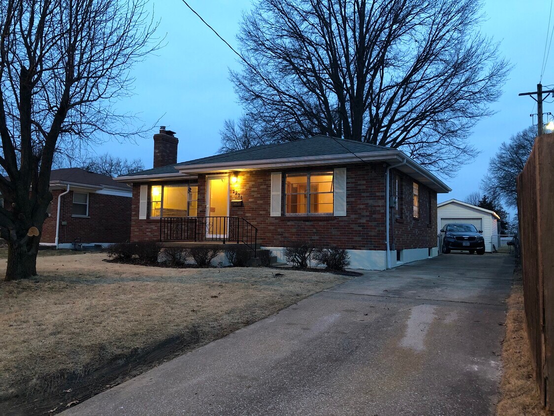 Primary Photo - 3928 Weber Rd