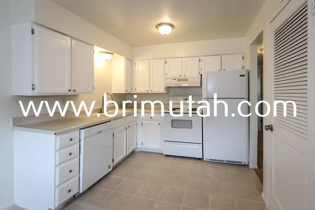Building Photo - 4839 S Memory Ln