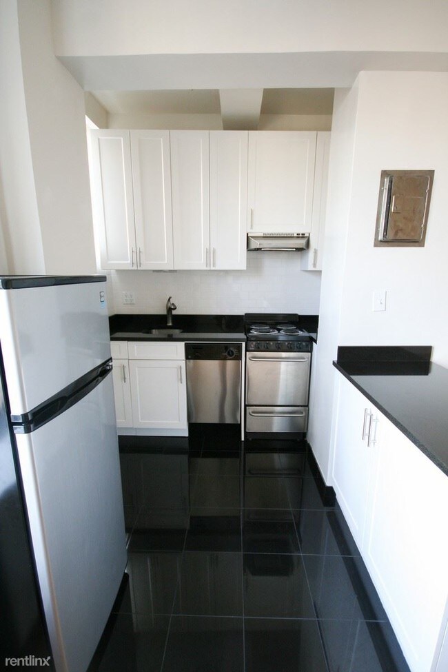 Building Photo - 208 W 23rd St